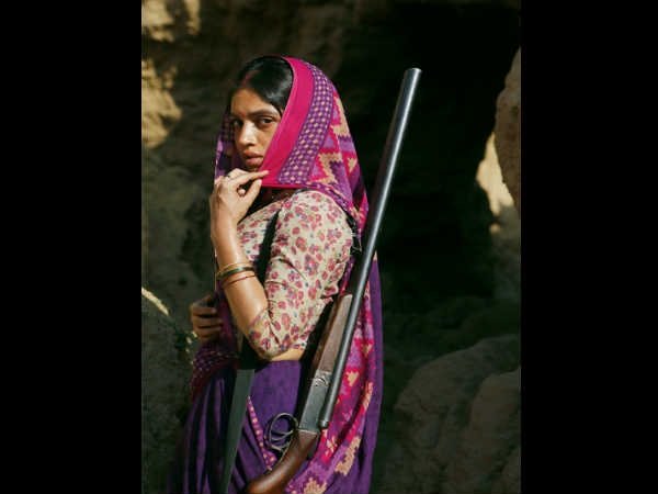 ডাকাত সর্দার সুশান্তের সঙ্গে কেমন মানাচ্ছে সর্দারনী ভূমিকে! দেখুন ছবি ডাকাত সর্দার সুশান্তের সঙ্গে কেমন মানাচ্ছে সর্দারনী ভূমিকে! দেখুন ছবি