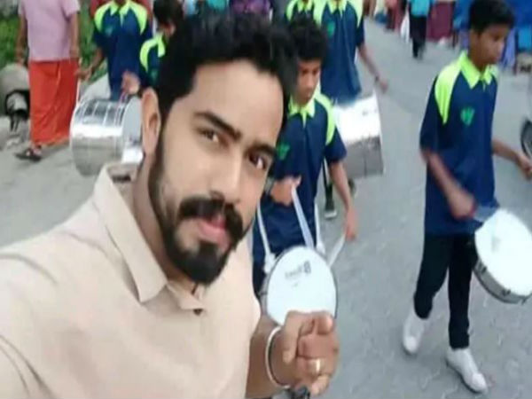 কাঠুয়া কাণ্ড নিয়ে আপত্তিজনক মন্তব্য! যা হাল হল এই ব্যাঙ্ককর্মীরা কাঠুয়া কাণ্ড নিয়ে আপত্তিজনক মন্তব্য! যা হাল হল এই ব্যাঙ্ককর্মীরা