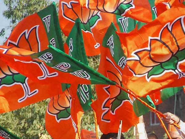 পার্টিটাকে বিজেপির হাতে তুলে দেওয়া হচ্ছে! শঙ্কায় চিঠি কর্মীর পার্টিটাকে বিজেপির হাতে তুলে দেওয়া হচ্ছে! শঙ্কায় চিঠি কর্মীর