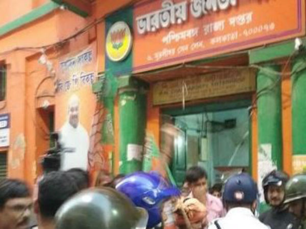 তৃণমূলের নজর এড়িয়েই প্রচার! রাজ্য বিজেপিতে নতুন দায়িত্ব তৃণমূলের নজর এড়িয়েই প্রচার! রাজ্য বিজেপিতে নতুন দায়িত্ব