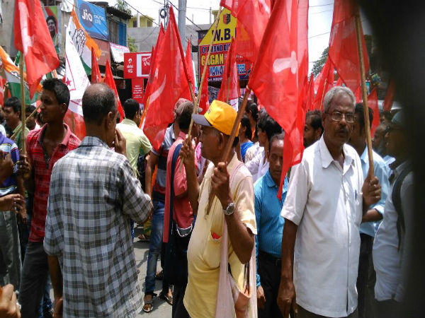 বাধা দক্ষিণ ২৪ পরগনাতেও! পুলিশ-শাসকদলের বিরুদ্ধে মিলিত হামলার অভিযোগ বাধা দক্ষিণ ২৪ পরগনাতেও! পুলিশ-শাসকদলের বিরুদ্ধে মিলিত হামলার অভিযোগ