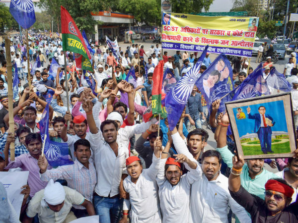 দলিত আন্দোলন ঘিরে অব্যাহত হিংসা, মৃতের সংখ্যা বেড়ে হল ১০ দলিত আন্দোলন ঘিরে অব্যাহত হিংসা, মৃতের সংখ্যা বেড়ে হল ১০