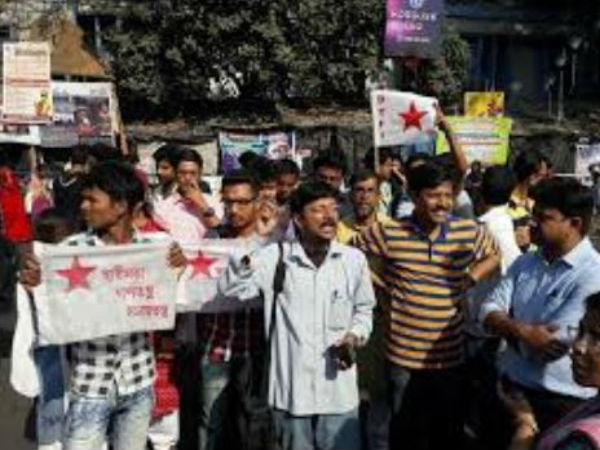বাম ছাত্র-যুবদের কর্মসূচিতে ধস্তাধস্তি পুলিশের সঙ্গে! পথে তৃণমূলও বাম ছাত্র-যুবদের কর্মসূচিতে ধস্তাধস্তি পুলিশের সঙ্গে! পথে তৃণমূলও