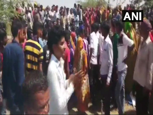 কৃষক বিক্ষোভে লাঠি পুলিশের! রণক্ষেত্র মোদীর রাজ্যের ভাবনগর, আটক প্রায় ৫০ কৃষক বিক্ষোভে লাঠি পুলিশের! রণক্ষেত্র মোদীর রাজ্যের ভাবনগর, আটক প্রায় ৫০