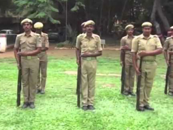 ছিলেন মাওবাদী, মমতা-স্পর্শে হয়ে উঠলেন দায়িত্ববান পুলিশকর্মী, জঙ্গলমহলে নতুন আলো ছিলেন মাওবাদী, মমতা-স্পর্শে হয়ে উঠলেন দায়িত্ববান পুলিশকর্মী, জঙ্গলমহলে নতুন আলো