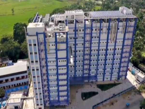 ফেসবুকে ব্যস্ত ওয়ার্ড মাস্টার! রোগীর মৃত্যু নিয়ে আর যা অভিযোগ পরিবারের ফেসবুকে ব্যস্ত ওয়ার্ড মাস্টার! রোগীর মৃত্যু নিয়ে আর যা অভিযোগ পরিবারের