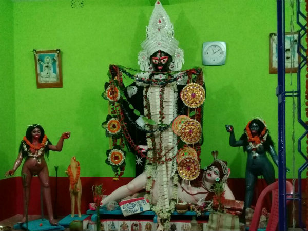 বর্ষবরণের রাতে মর্মান্তিক দুর্ঘটনা, কালবৈশাখীর দাপটে মন্দিরের চূড়া ভেঙে মৃত্যু বর্ষবরণের রাতে মর্মান্তিক দুর্ঘটনা, কালবৈশাখীর দাপটে মন্দিরের চূড়া ভেঙে মৃত্যু
