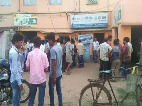 কালনায় ভয়াবহ ব্যাঙ্ক ডাকাতি, সতর্ক করা হল আশপাশের জেলাগুলিকে কালনায় ভয়াবহ ব্যাঙ্ক ডাকাতি, সতর্ক করা হল আশপাশের জেলাগুলিকে
