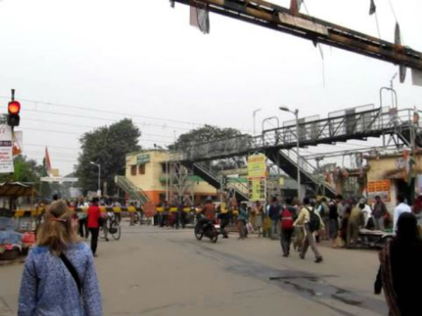 টোটোর স্ট্যান্ড নিয়ে বিবাদ! দুই ক্লাব যা করল, তাতে ভিমড়ি খাবেন টোটোর স্ট্যান্ড নিয়ে বিবাদ! দুই ক্লাব যা করল, তাতে ভিমড়ি খাবেন
