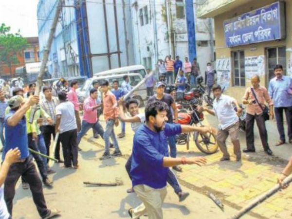 বুধবারের পর বৃহস্পতিবার! পঞ্চায়েতে মনোনয়ন পর্বে অশান্তি নিয়ে সরব যে বুদ্ধিজীবীরা বুধবারের পর বৃহস্পতিবার! পঞ্চায়েতে মনোনয়ন পর্বে অশান্তি নিয়ে সরব যে বুদ্ধিজীবীরা
