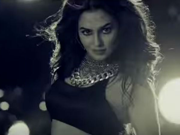 নায়িকা থেকে গায়িকা ! নুসরতের পটাকা টিজারেই মাত করল , দেখুন ভিডিও নায়িকা থেকে গায়িকা ! নুসরতের পটাকা টিজারেই মাত করল , দেখুন ভিডিও