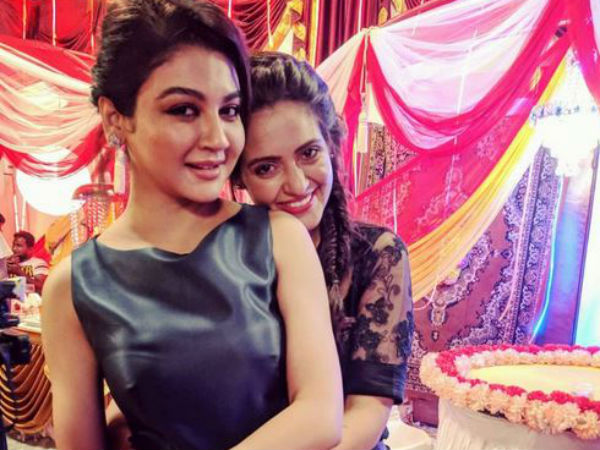 ক্রিসক্রস-এর শ্যুটিংয়ের ফাঁকে কী করছেন জয়া-প্রিয়াঙ্কারা! দেখুন ভিডিও ক্রিসক্রস-এর শ্যুটিংয়ের ফাঁকে কী করছেন জয়া-প্রিয়াঙ্কারা! দেখুন ভিডিও