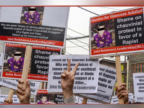 কাঠুয়া ধর্ষণকাণ্ডের জের, দোষীদের মৃত্যুদণ্ড চাইছেন বিজেপি-র কেন্দ্রীয় মন্ত্রী, শুরু আইনি তৎপরতা কাঠুয়া ধর্ষণকাণ্ডের জের, দোষীদের মৃত্যুদণ্ড চাইছেন বিজেপি-র কেন্দ্রীয় মন্ত্রী, শুরু আইনি তৎপরতা