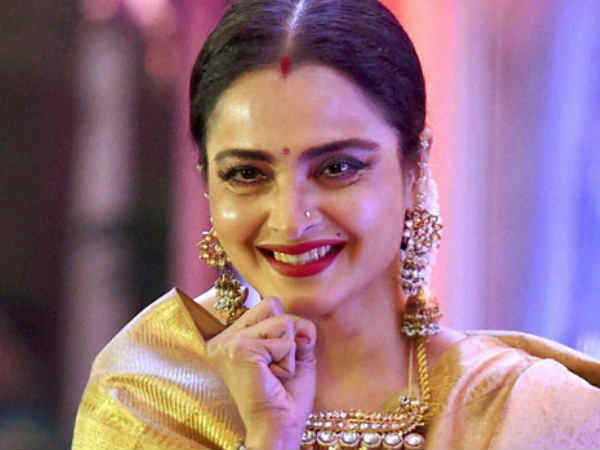 এবার র্যাপ গানে রেখা! এমন ভূমিকায় কোন ছবিতে দেখা যেতে চলেছে তাঁকে এবার র্যাপ গানে রেখা! এমন ভূমিকায় কোন ছবিতে দেখা যেতে চলেছে তাঁকে