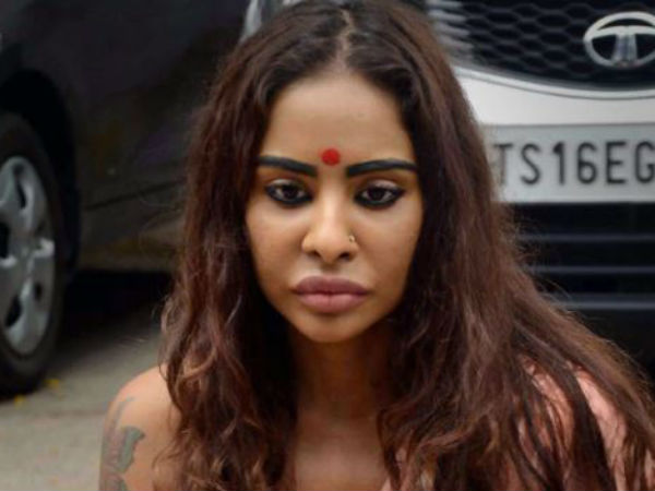 নগ্ন হয়ে প্রতিবাদ ঘিরে বিতর্কে অভিনেত্রী, আর্টিস্ট অ্যাসোসিয়েশন দিচ্ছে সাসপেন্ডের হুমকি নগ্ন হয়ে প্রতিবাদ ঘিরে বিতর্কে অভিনেত্রী, আর্টিস্ট অ্যাসোসিয়েশন দিচ্ছে সাসপেন্ডের হুমকি