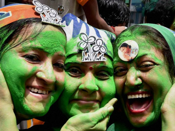 মমতাকে ‘অর্ধেক আকাশ’-এ পূর্ণ পঞ্চায়েত উপহার দেবে তৃণমূল! অভিনব প্রয়াস জঙ্গলমহলে মমতাকে ‘অর্ধেক আকাশ’-এ পূর্ণ পঞ্চায়েত উপহার দেবে তৃণমূল! অভিনব প্রয়াস জঙ্গলমহলে