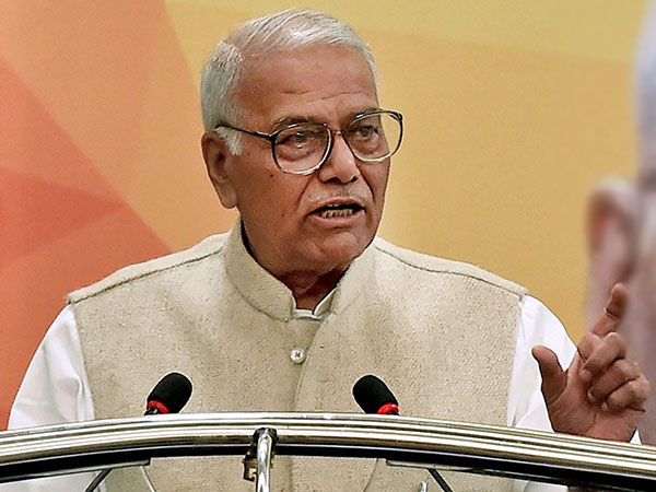 ভোটের মুখে ঘর ভাঙল বিজেপির, দল ছাড়লেন প্রাক্তনমন্ত্রী ভোটের মুখে ঘর ভাঙল বিজেপির, দল ছাড়লেন প্রাক্তনমন্ত্রী