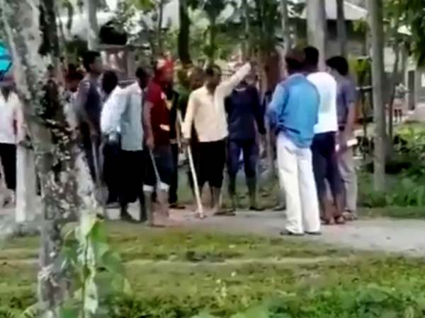 হাঁসখালিতে গণনা কেন্দ্রে বিরোধীদের ঢুকতে বাধা, উত্তেজনা এলাকায় হাঁসখালিতে গণনা কেন্দ্রে বিরোধীদের ঢুকতে বাধা, উত্তেজনা এলাকায়