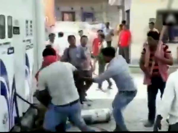 নির্বাচন ঘিরে ধুন্ধুমার দুর্গাপুরে, বিজেপি-সিপিএম সংঘর্ষে রণক্ষেত্র এলাকা, দেখুন ভিডিও নির্বাচন ঘিরে ধুন্ধুমার দুর্গাপুরে, বিজেপি-সিপিএম সংঘর্ষে রণক্ষেত্র এলাকা, দেখুন ভিডিও