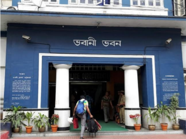 পঞ্চায়েত ভোট নিয়ে ফেসবুকে আজগুবি পোস্ট! সিআইডি-র মুখোমুখি সাংসদ-পুত্র পঞ্চায়েত ভোট নিয়ে ফেসবুকে আজগুবি পোস্ট! সিআইডি-র মুখোমুখি সাংসদ-পুত্র