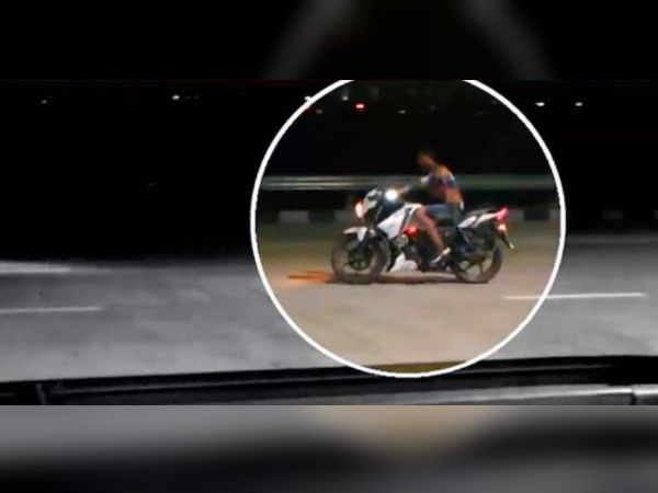 ইস্টার্ন পেরিফেরাল এক্সপ্রেসওয়েতে বাইকারদের স্টান্ট! ইস্টার্ন পেরিফেরাল এক্সপ্রেসওয়েতে বাইকারদের স্টান্ট!