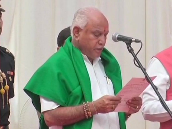 মুখ্যমন্ত্রী হিসাবে শপথ নিয়েই ফেললেন ইয়েদুরাপ্পা মুখ্যমন্ত্রী হিসাবে শপথ নিয়েই ফেললেন ইয়েদুরাপ্পা