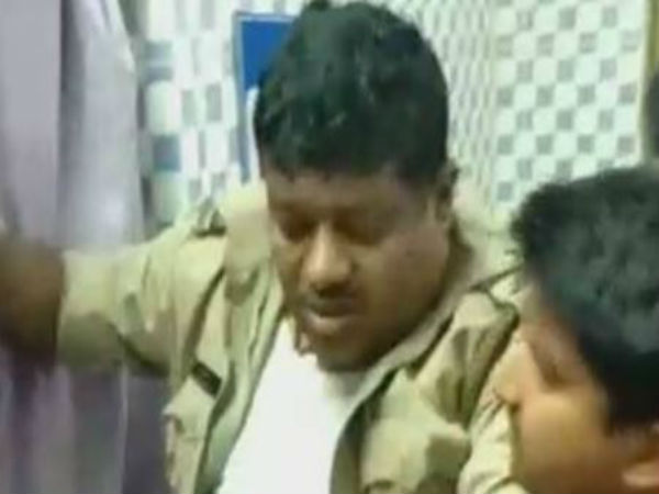 পঞ্চায়েত ঘিরে শাসকের গোষ্ঠীদ্বন্দ্বে রক্ষা নেই পুলিশেরও! মাথা ফাটল কনস্টেবলের পঞ্চায়েত ঘিরে শাসকের গোষ্ঠীদ্বন্দ্বে রক্ষা নেই পুলিশেরও! মাথা ফাটল কনস্টেবলের