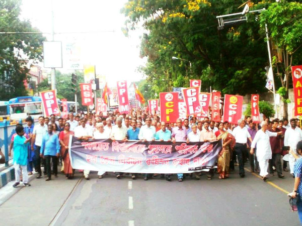 ভোট সন্ত্রাসের প্রতিবাদে কমিশনের দরজায় বিক্ষোভে বিমান-সূর্য ভোট সন্ত্রাসের প্রতিবাদে কমিশনের দরজায় বিক্ষোভে বিমান-সূর্য
