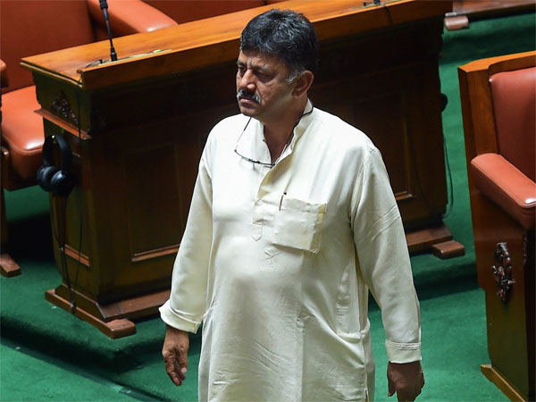 যে ভাবে কর্ণাটকের এই কংগ্রেস নেতা একাই হারিয়ে দিলেন বিজেপিকে যে ভাবে কর্ণাটকের এই কংগ্রেস নেতা একাই হারিয়ে দিলেন বিজেপিকে