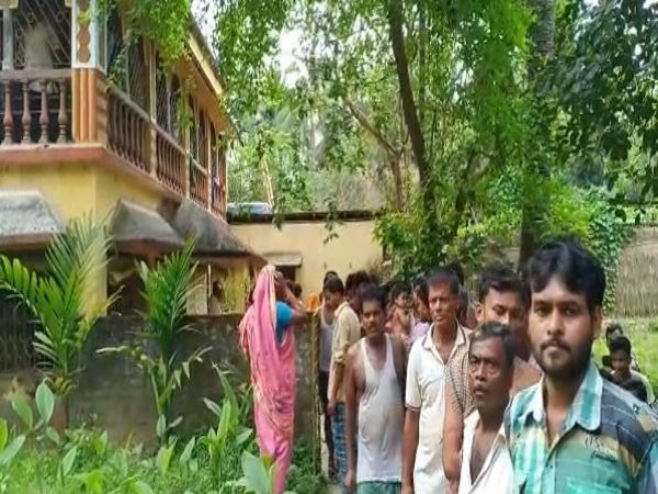 স্বামী-স্ত্রীর রহস্য মৃত্যু! পূর্ব মেদিনীপুরের তমলুকে চাঞ্চল্য স্বামী-স্ত্রীর রহস্য মৃত্যু! পূর্ব মেদিনীপুরের তমলুকে চাঞ্চল্য