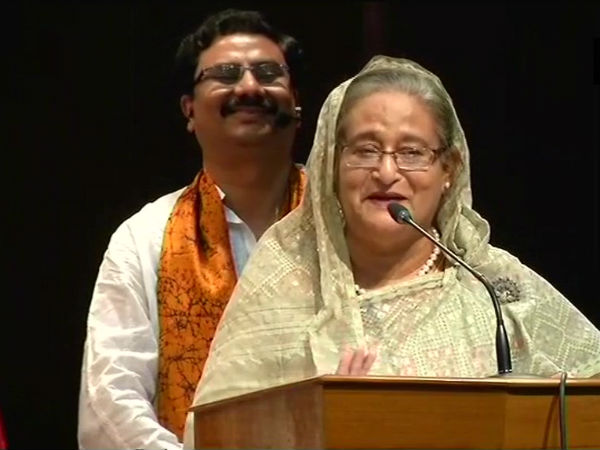 মৈত্রীর বন্ধনে বিশ্বভারতীকে বাঁধলেন শেখ হাসিনা, মোদী-মমতার ভূয়সী প্রশংসা মৈত্রীর বন্ধনে বিশ্বভারতীকে বাঁধলেন শেখ হাসিনা, মোদী-মমতার ভূয়সী প্রশংসা