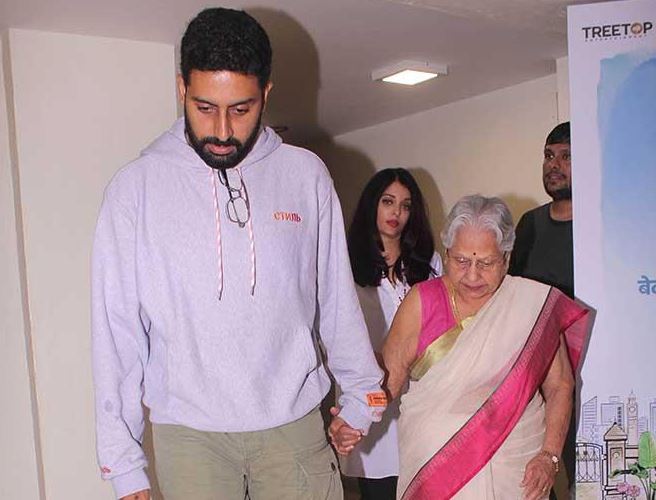 জামাই অমিতাভের ফিল্ম দেখতে নাতির হাত ধরে বিশেষ স্ক্রিনিং-এ শাশুড়ি ইন্দিরা ভাদুড়ি জামাই অমিতাভের ফিল্ম দেখতে নাতির হাত ধরে বিশেষ স্ক্রিনিং-এ শাশুড়ি ইন্দিরা ভাদুড়ি