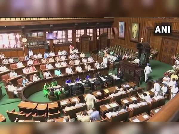 কর্ণাটকে টান টান উত্তেজনা নিয়ে শুরু হল বিধানসভা অধিবেশন কর্ণাটকে টান টান উত্তেজনা নিয়ে শুরু হল বিধানসভা অধিবেশন