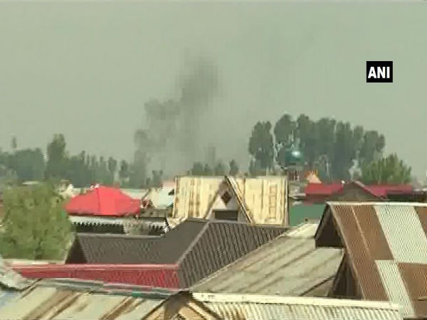 কাশ্মীরে সেনা-জঙ্গি সংঘর্ষে খতম সন্ত্রাসবাদীদের দল কাশ্মীরে সেনা-জঙ্গি সংঘর্ষে খতম সন্ত্রাসবাদীদের দল
