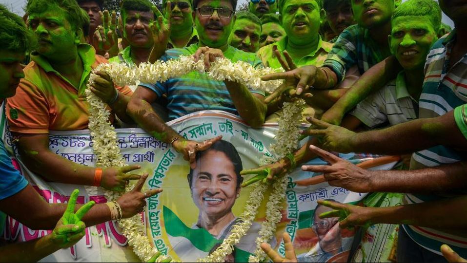 বঙ্গ এখন সবুজের গ্রাসে, যার ফলে মমতা পেলেন নিরঙ্কুশ আধিপত্য বঙ্গ এখন সবুজের গ্রাসে, যার ফলে মমতা পেলেন নিরঙ্কুশ আধিপত্য