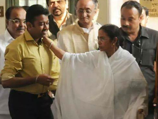মুকুল রায় বাংলার মানুষের মন পাবেন না! ছেলে শুভ্রাংশুর ‘স্মার্ট’-তোপে বিদ্ধ বাবা মুকুল রায় বাংলার মানুষের মন পাবেন না! ছেলে শুভ্রাংশুর ‘স্মার্ট’-তোপে বিদ্ধ বাবা