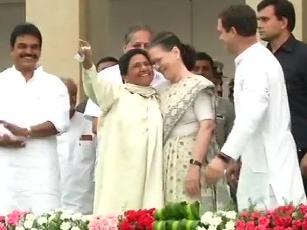 মায়াবতীর সঙ্গে জোট নিয়ে সিদ্ধান্ত নেবে নেতৃত্ব! রাজস্থান নিয়ে আর যা বললেন সচিন পাইলট মায়াবতীর সঙ্গে জোট নিয়ে সিদ্ধান্ত নেবে নেতৃত্ব! রাজস্থান নিয়ে আর যা বললেন সচিন পাইলট