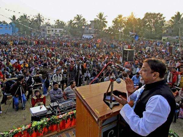 হোক না ভোটের লড়াই, ভোট নিয়ে সন্ত্রাস কেন! মুকুলের প্রশ্নবাণে বিদ্ধ ‘নেত্রী’ মমতা হোক না ভোটের লড়াই, ভোট নিয়ে সন্ত্রাস কেন! মুকুলের প্রশ্নবাণে বিদ্ধ ‘নেত্রী’ মমতা