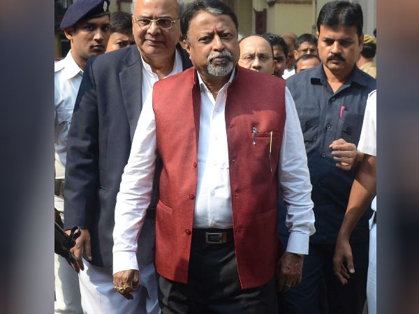 গ্রেফতার নয় মুকুল রায়কে, তবে ভোটের আগে পুলিশি-জেরার মুখে পড়তে চলেছেন তিনি গ্রেফতার নয় মুকুল রায়কে, তবে ভোটের আগে পুলিশি-জেরার মুখে পড়তে চলেছেন তিনি