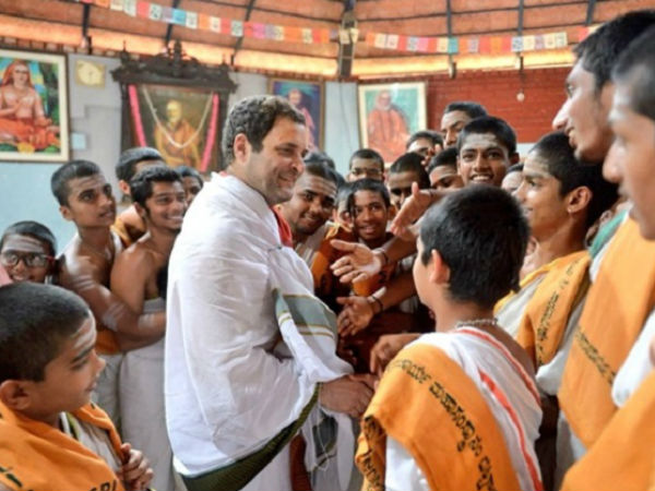 কর্ণাটক নির্বাচনের প্রচারে হিট মঠ-রাজনীতি কর্ণাটক নির্বাচনের প্রচারে হিট মঠ-রাজনীতি