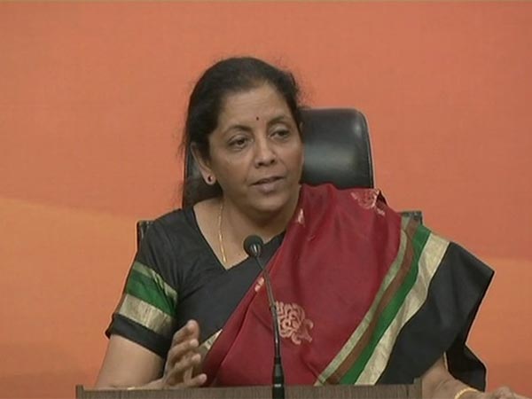 কালো টাকা ইস্যু! রাহুলকে নওয়াজ শরিফ-এর নাম করে কটাক্ষ বিজেপির কালো টাকা ইস্যু! রাহুলকে নওয়াজ শরিফ-এর নাম করে কটাক্ষ বিজেপির