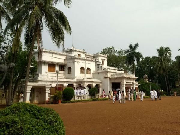 রাজ্যব্যাপী রবীন্দ্রনাথ ঠাকুরের ১৫৮ তম জন্মদিন পালন রাজ্যব্যাপী রবীন্দ্রনাথ ঠাকুরের ১৫৮ তম জন্মদিন পালন