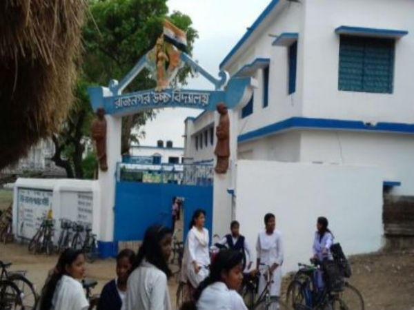 নির্বাচন শেষ হলেও সরেনি পুলিশ! বাতিল স্কুলের পরীক্ষা নির্বাচন শেষ হলেও সরেনি পুলিশ! বাতিল স্কুলের পরীক্ষা