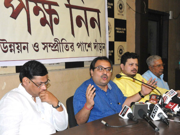 বিজেপির কাছে আত্মসমর্পণ করেছে সিপিএম, দেশ বাঁচাতে সাংসদের ভরসা মমতাই বিজেপির কাছে আত্মসমর্পণ করেছে সিপিএম, দেশ বাঁচাতে সাংসদের ভরসা মমতাই