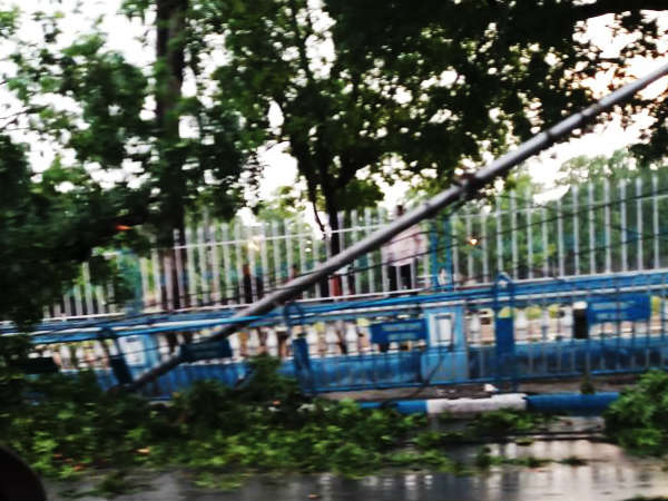 পঞ্চায়েতের সন্ত্রাসের গরমে কালবৈশাখীর স্বস্তির প্রলেপ পঞ্চায়েতের সন্ত্রাসের গরমে কালবৈশাখীর স্বস্তির প্রলেপ