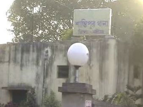 চাকরির লোভে বুথ দখলে গিয়ে গণপিটুনি! মৃত্যু এমএ পাশ যুবকের চাকরির লোভে বুথ দখলে গিয়ে গণপিটুনি! মৃত্যু এমএ পাশ যুবকের