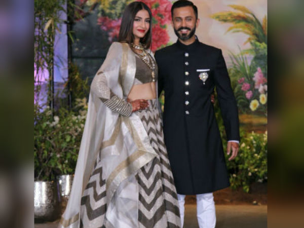 বিয়ের পর সোনম-আনন্দ সোশ্যাল মিডিয়ায় প্রথম কোন ছবিটি পোস্ট করেছেন জানেন , দেখে নিন বিয়ের পর সোনম-আনন্দ সোশ্যাল মিডিয়ায় প্রথম কোন ছবিটি পোস্ট করেছেন জানেন , দেখে নিন