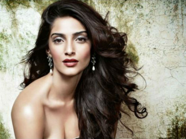 সিনেমায় বোল্ড সিন-এ সোনমকে দেখে কী বলছেন শ্বশুরবাড়ির সদস্যরা! মুখ খুললেন অভিনেত্রী সিনেমায় বোল্ড সিন-এ সোনমকে দেখে কী বলছেন শ্বশুরবাড়ির সদস্যরা! মুখ খুললেন অভিনেত্রী