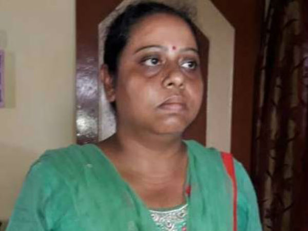 বৈঠকে গ্রন্থাগারিককে তুলে আছাড়! অধ্যাপকের আচরণ ঘিরে চাঞ্চল্য বৈঠকে গ্রন্থাগারিককে তুলে আছাড়! অধ্যাপকের আচরণ ঘিরে চাঞ্চল্য