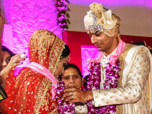 রয়াল ওয়েডিং-এর আগেই রাজকীয় বিয়ে! রয়াল ওয়েডিং-এর আগেই রাজকীয় বিয়ে!